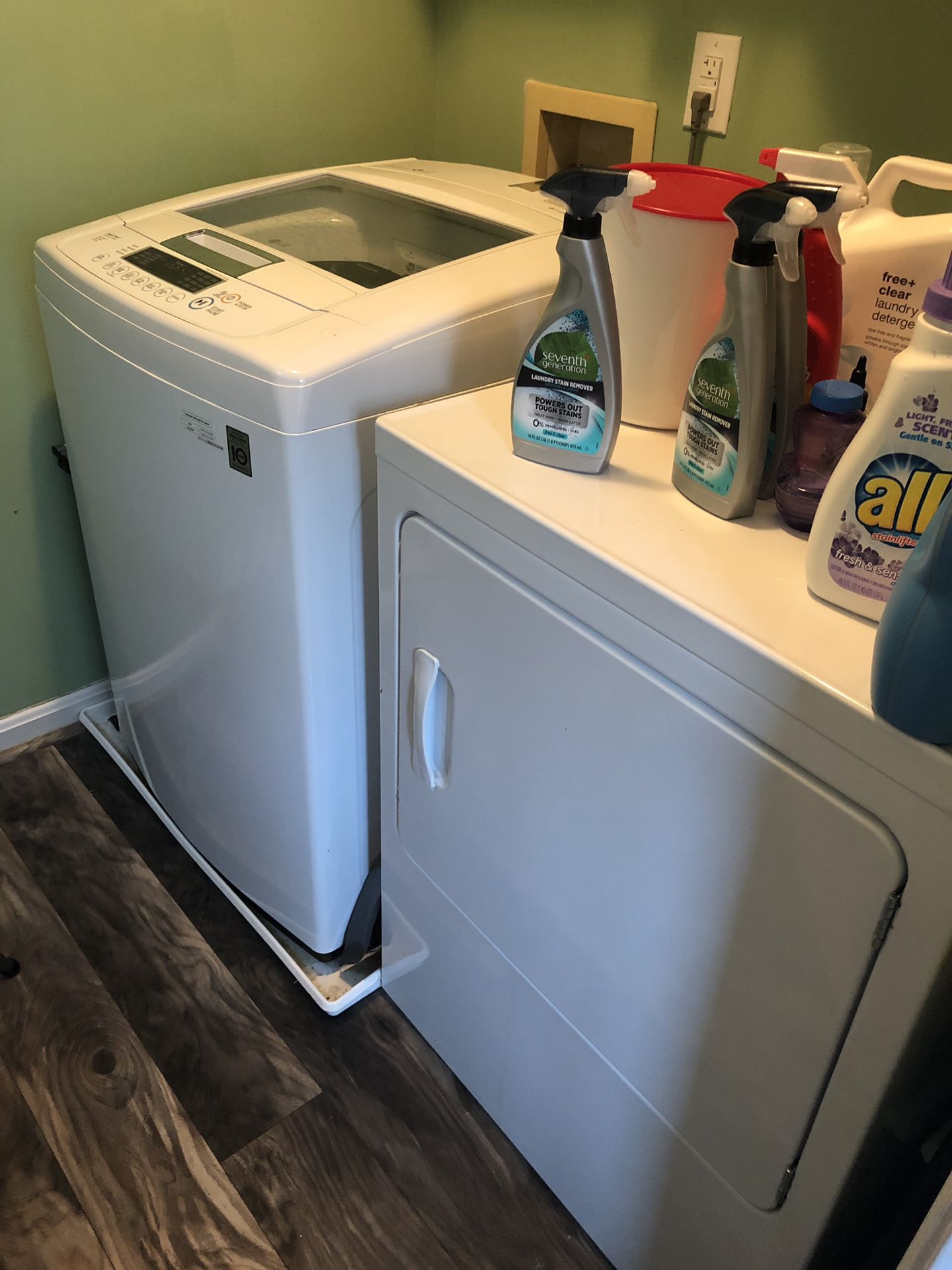 LG washer and Hotpoint dryer! With user Manuals!