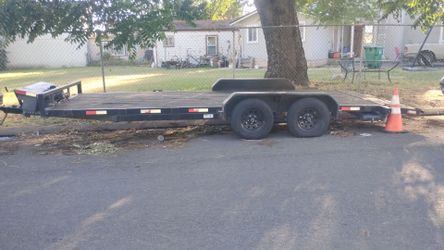 20 ft  trailer 1200 lb winch battery inside the tool box  the trailer has break ready to tow I bought this trailer brand new 2 years ago the trailer's