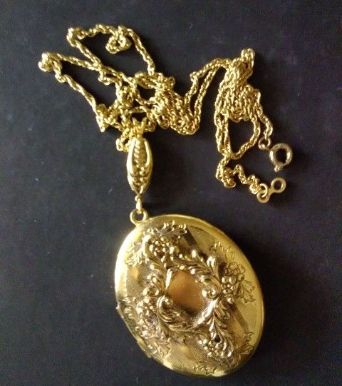 Costume Vintage Locket 