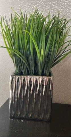 Decorative artificial plant