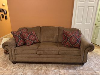 Excellent condition brown couch