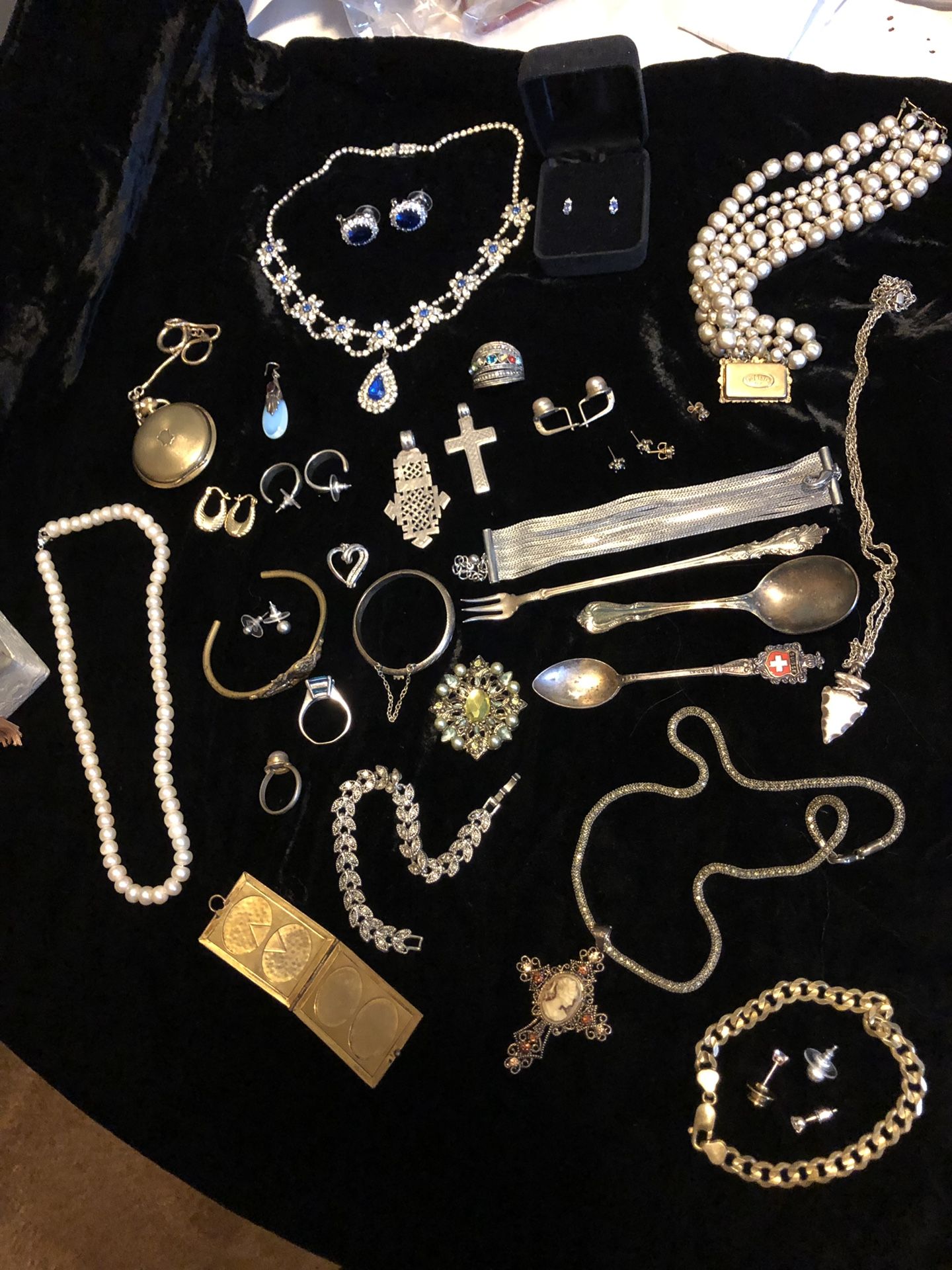 Vintage random jewelry Gold, Silver, Pearls etc