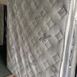 Queen Size Mattress Pillow Top 12”