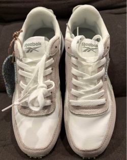 Reebok Classic Low-Top Sneakers Size 7.5