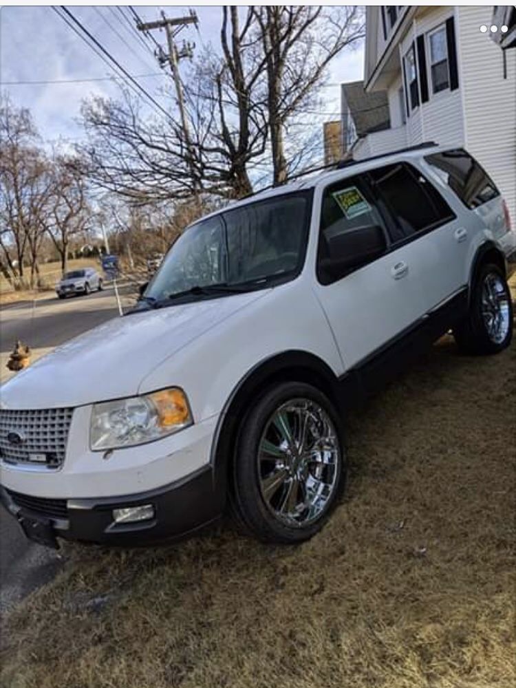 2004 Ford Expedition (PARTS ONLY) RIMS SOLD! does have the stock wheels and rims equipped.