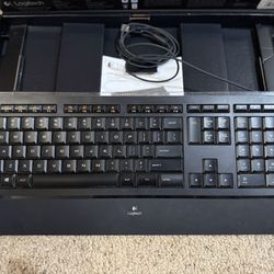 Logitech k740 USB Illuminated Keyboard