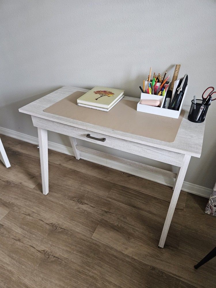 White Wood Desk