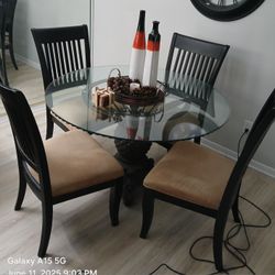 Dining Table Glasstop With 5 Matching Chairs