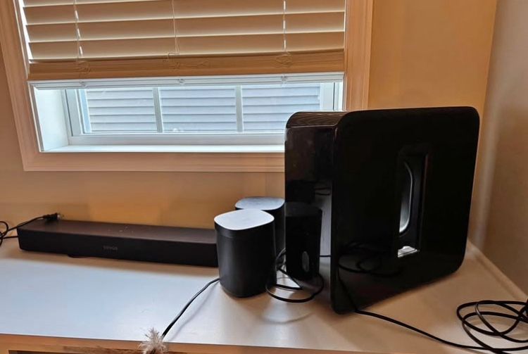Sonos sound Bar, Subwoofer and two Speakers.