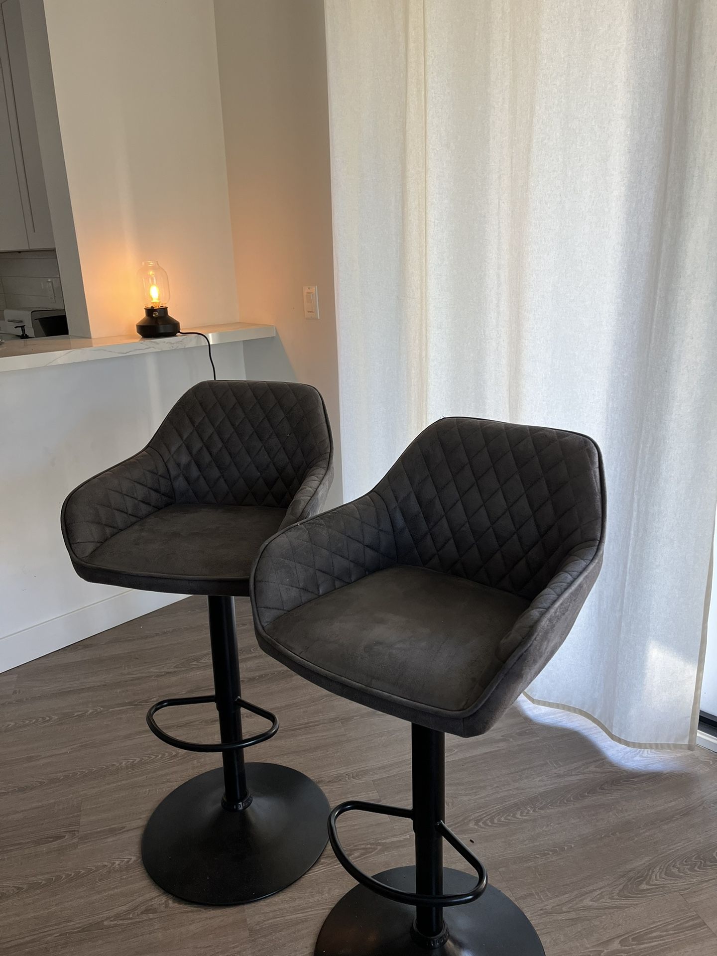 Stylish Breakfast Bar Stools x2