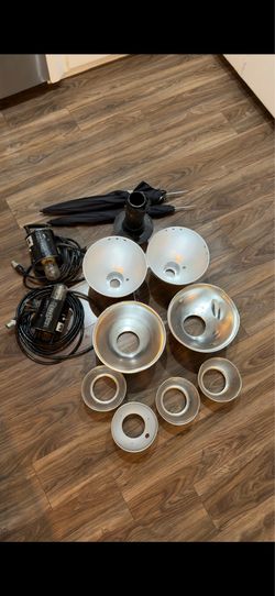 Speedotron Studio Flash Lighting Kit – 2 Model 102 Heads + Reflectors + Snoot (Untested)