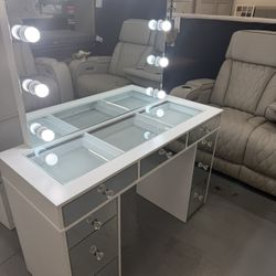 Beautiful Glam Vanities Only @ FURNITURE LOVE 💕 Same Day Delivery 🚚 