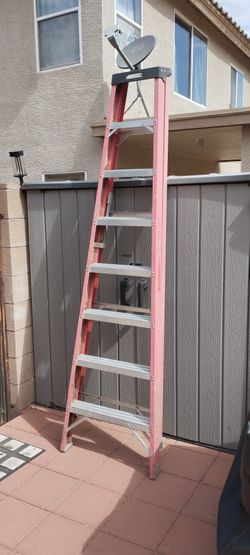 Werner Fiberglass Step Ladder 8"