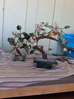 REDUCED carved jade/hardstone grape decor