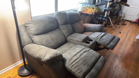 Reclining loveseat