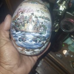 Satsuma Gold Painted Egg