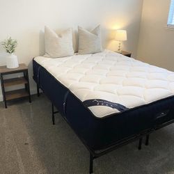 Like New Dreamcloud Classic Queen Mattress 