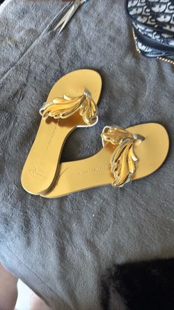 Gold Giuseppe flats
