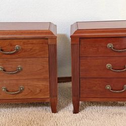 Set of 2 Ethan  Allen Nightstands 