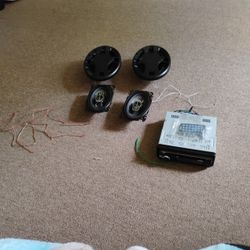 Xovision Carcd Player And 4 Speakers 