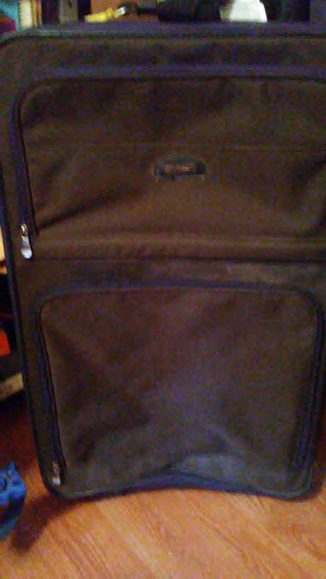 Large wheeled suitcase
