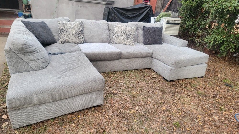 Sectional Couch (Free)