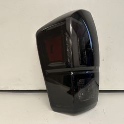 2016 2017 2018 2019 2020 2021 2022 2023 TOYOTA TACOMA REAR LEFT DRIVER SIDE LED TAIL LIGHT 