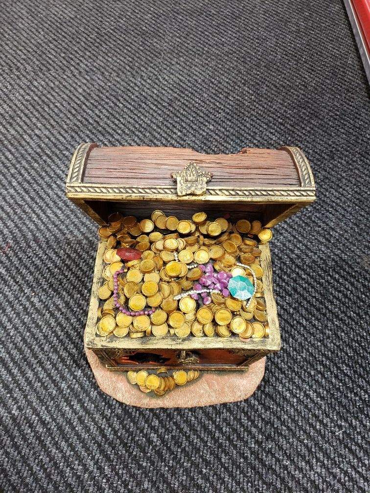Large Treasure Chest Aquarium Ornament