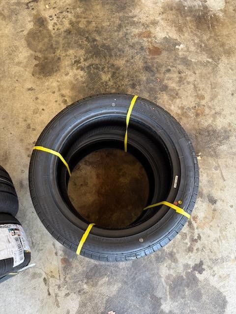 Set Of Brand New Cosmo RC17 215 50 17 Tires