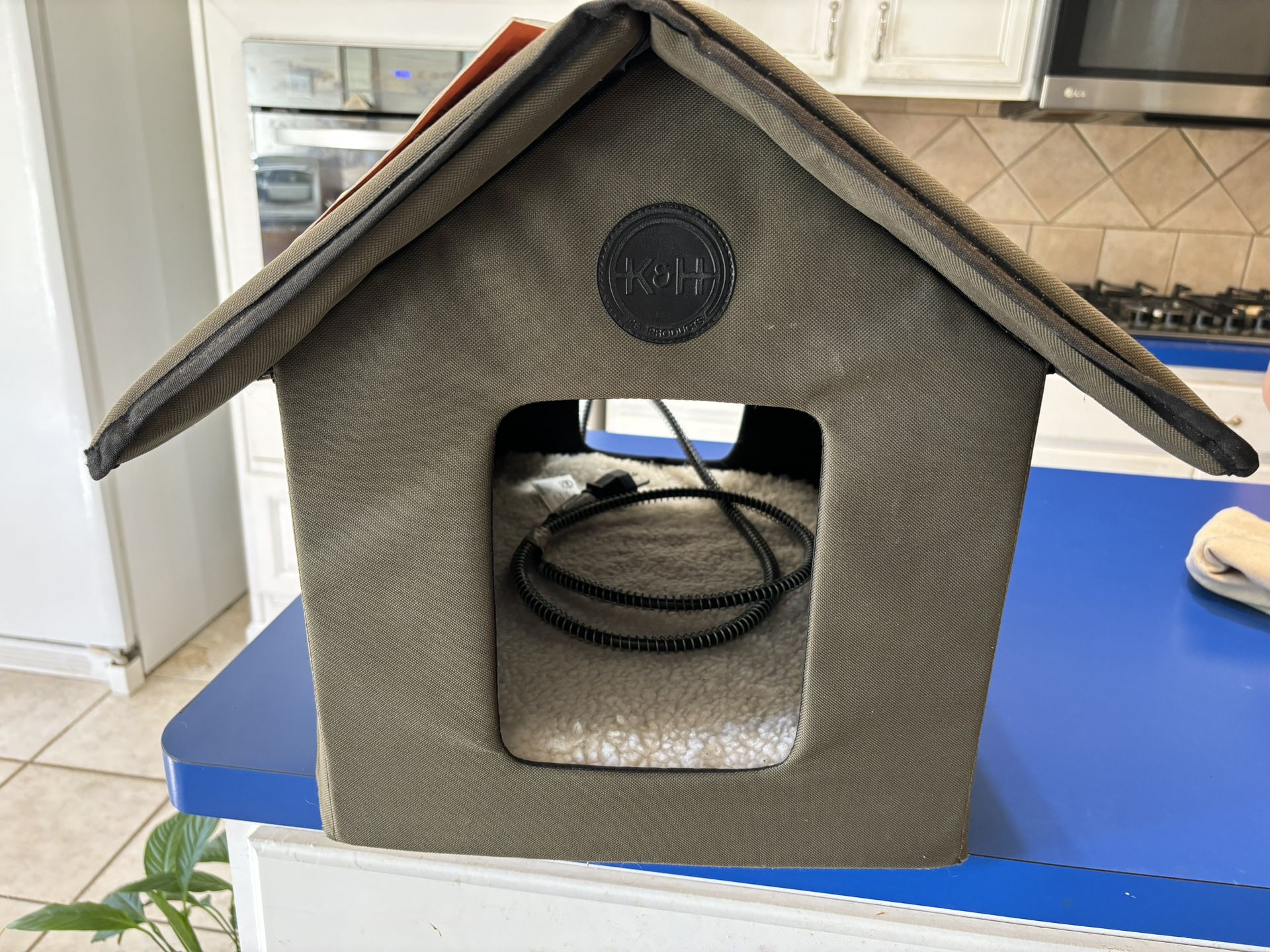 Heated Outside Dog Or Cat House