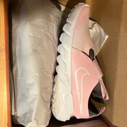 Nike Flex Runner 2 GS Sizes 5y- 7y 