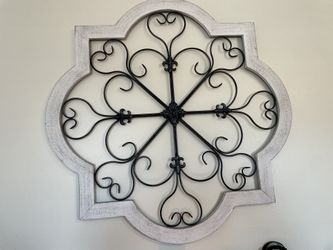Wall Decor Metal Medallion