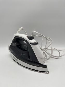BLACK+DECKER IR1020S Light 'N Easy Steam Iron Stainless Soleplate 1200W