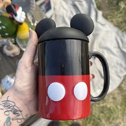 Mickey Mouse mug with silicone lid