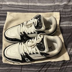 lv trainers size 44
