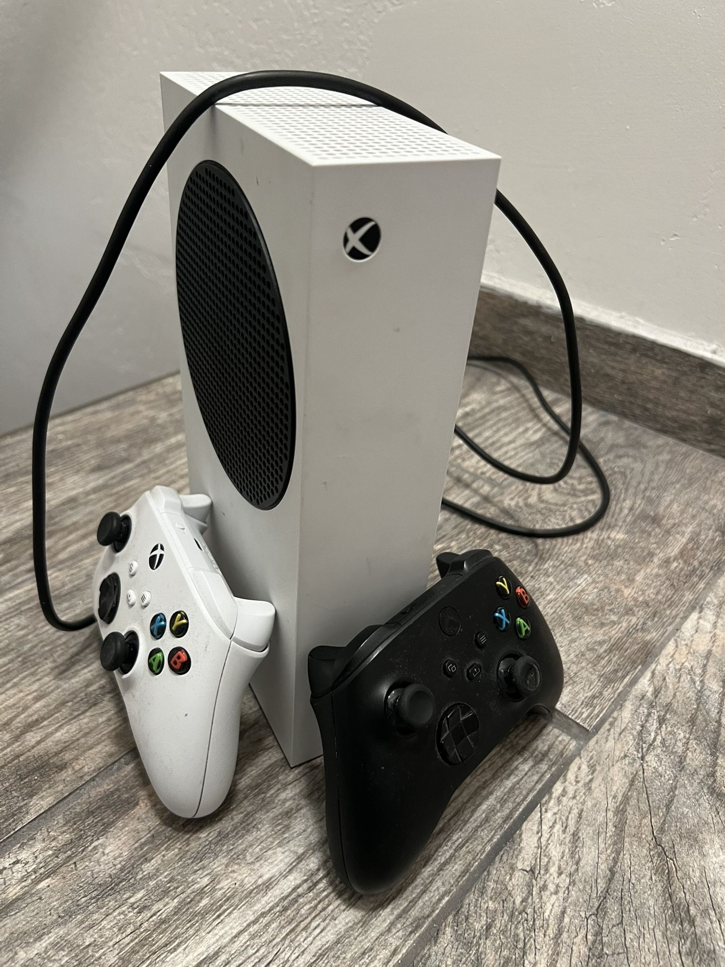 Xbox Series S| 2 Controllers