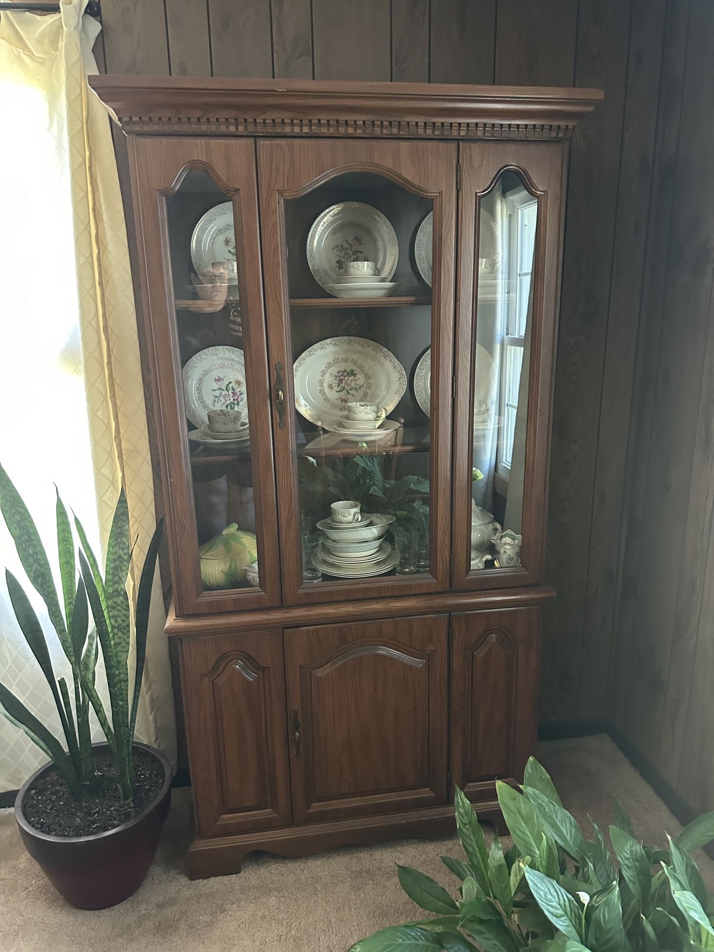 China Cabinet And Kitchen Table + 5 Chairs - Set