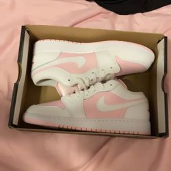 Air Jordan 1 Low  Pink Foam   Size 7y