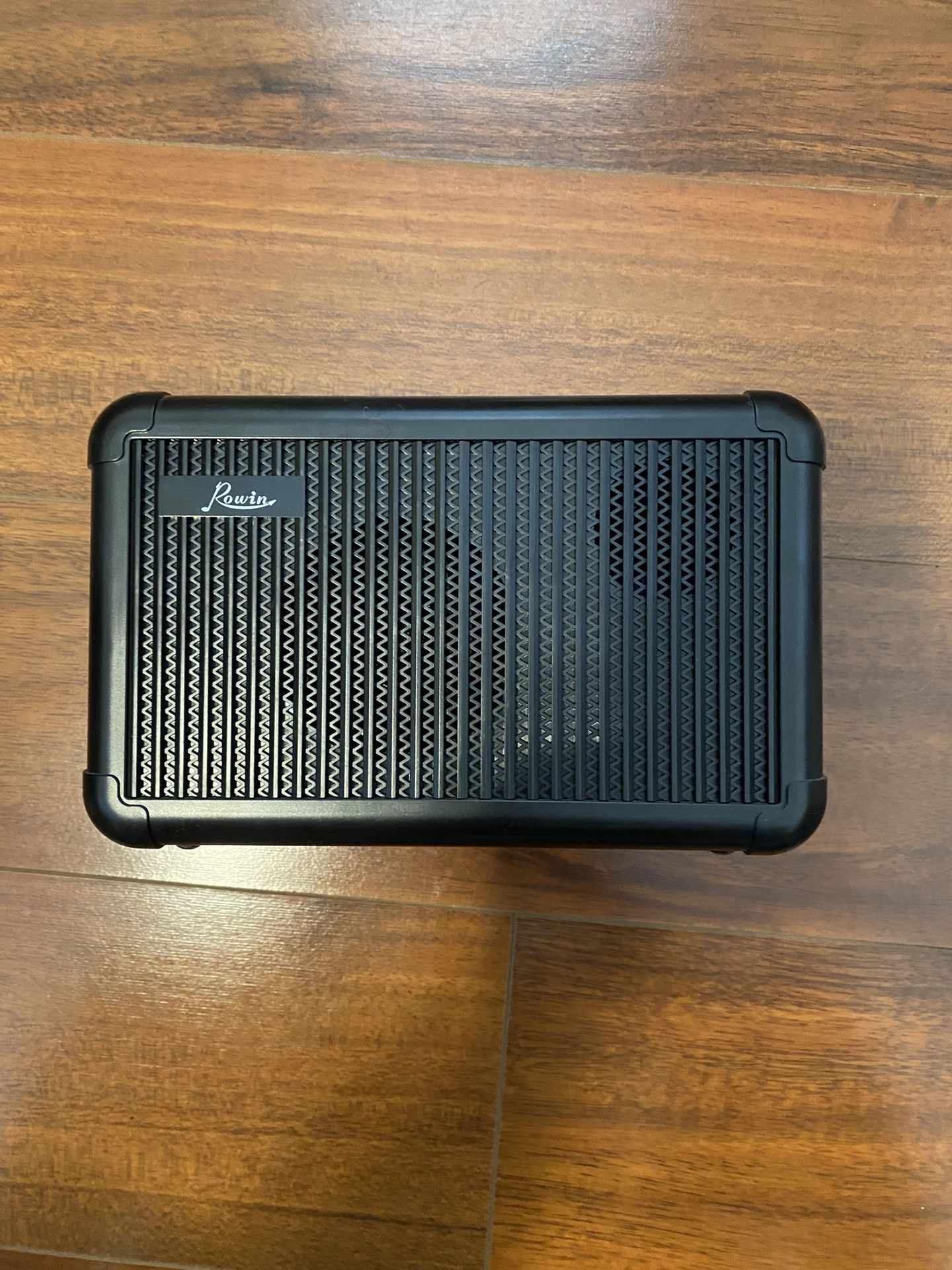 Rowin PE-10 Electric Or Acoustic Guitar Mini Amp 15W