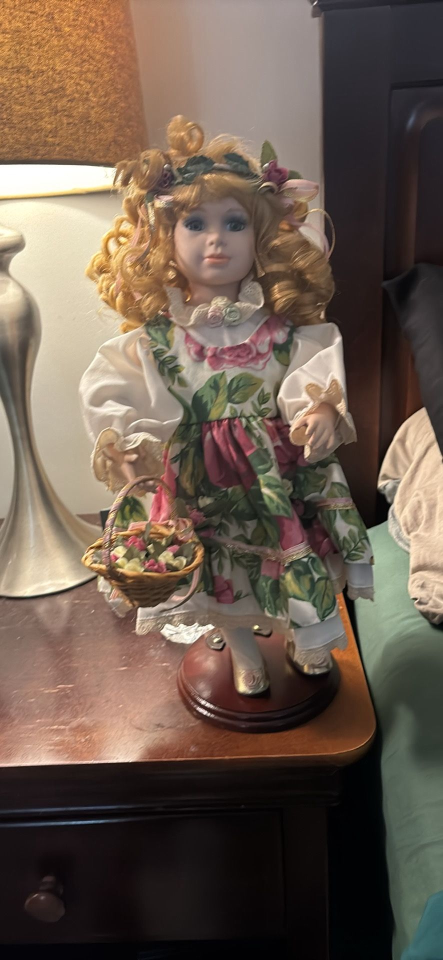 16" Royal Albert Old Country Roses Porcelain Doll w/ Stand "Rose"