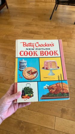 1961 Betty Crocker new picture cookbook
