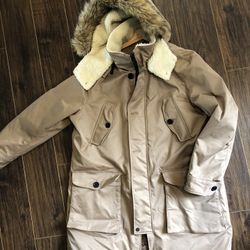  Men Winter Coat Size L Like NEW Stylish Fake Fur On Hood