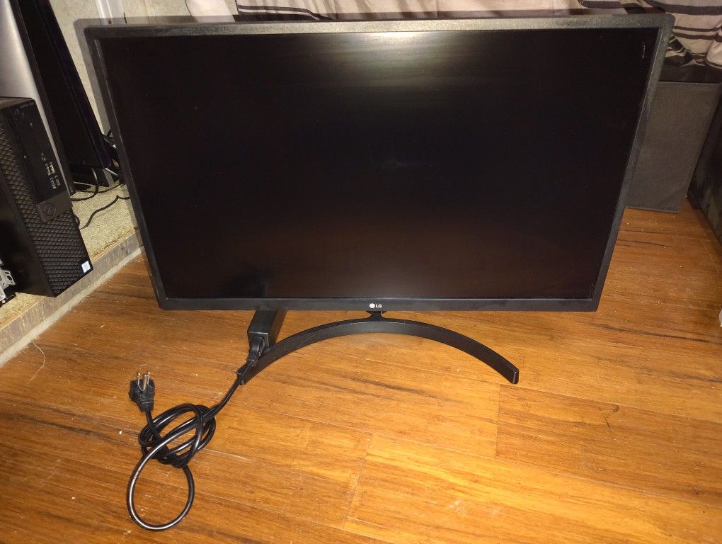 LG 27" Computer Monitor 2021