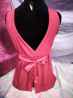 A red xoxo size medium top