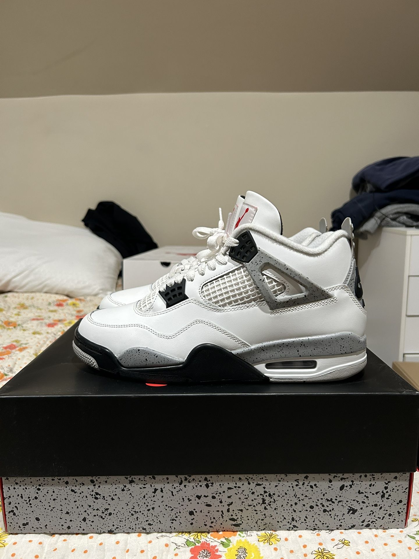 Jordan 4 White Cement