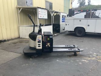 Crown Electric Pallet Jack Rider