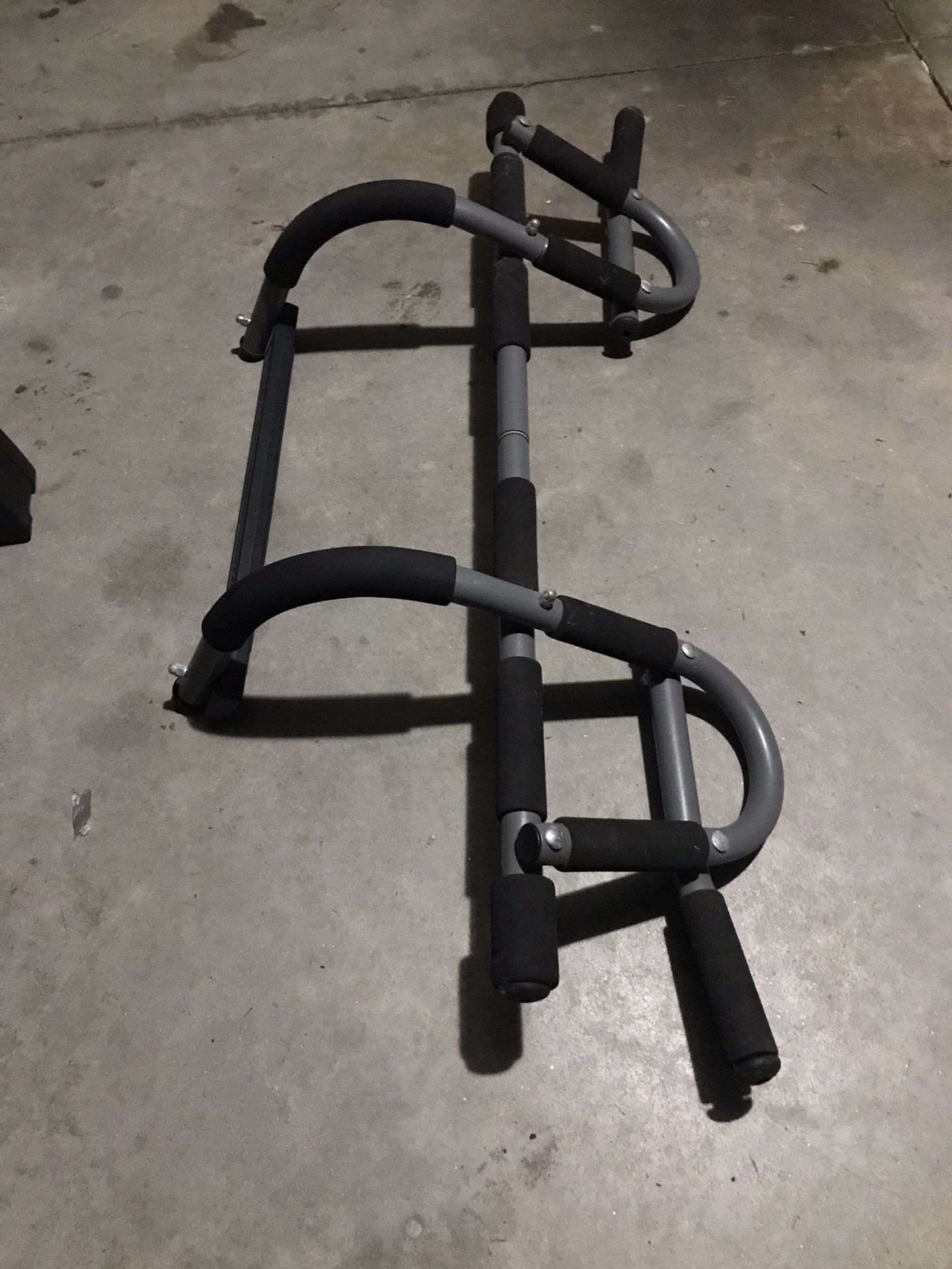 Pull Up Bar