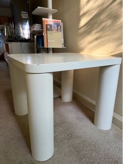 West Elm Hazel Side Table 22” – White (Made in Italy)
