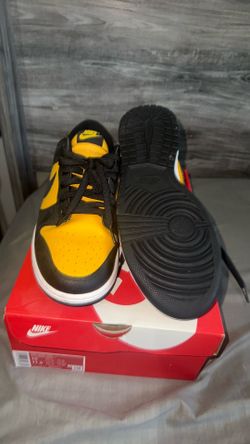 Nike dunk low university gold
