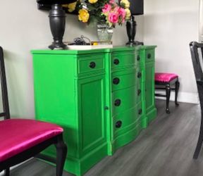 MOVING LAST DAY PICK UP SUNDAY  Buffet Console